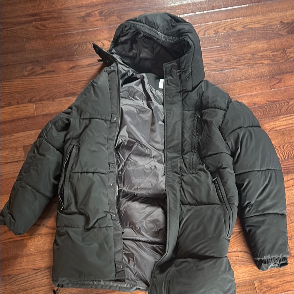 Zara Black Puffer Jacket with Insulated Quilting